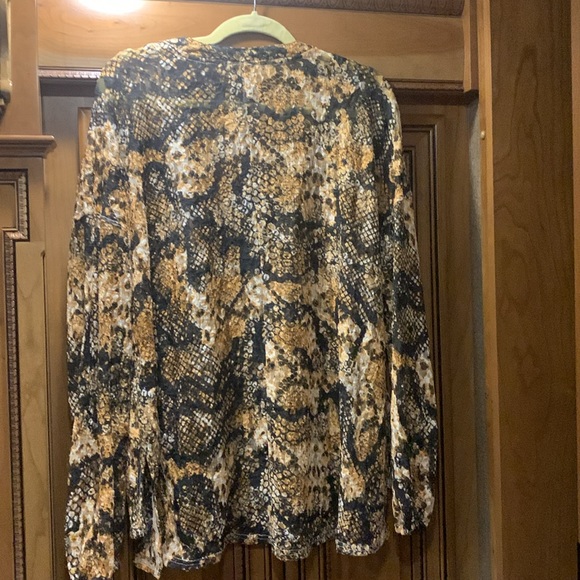 NWOT Free People Pullover Snakeskin Print with Collar Drawstring Blouse Size S - Picture 3 of 6